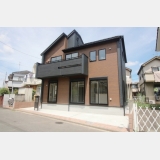 武蔵村山市学園1丁目〈新築戸建〉 多摩モノレール「立川」駅バス25分 4LDK+納戸 建物96.04m² 土地121.68m² 食洗機 浴室乾燥機 駐車場あり