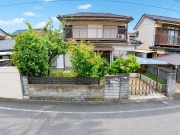 武蔵村山市三ツ藤1丁目〈中古〉JR中央線「立川」駅バス35分停歩4分　広々200㎡超え　陽当たり良好　子育て世代にも最適住環境　都市ガス