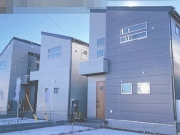 	東大和市芋窪4丁目〈新築〉多摩モノレール「上北台」駅徒歩18分　商業施設や公園など周辺施設が充実しており ご家族みんなが安心出来る住環境です。建物も住宅性能評価７項目最高等級の他、建物、地盤の保証も充実　全12棟①号棟