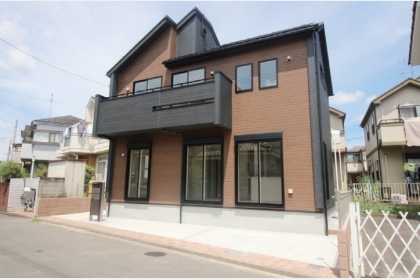 武蔵村山市学園1丁目〈新築戸建〉 多摩モノレール「立川」駅バス25分 4LDK+納戸 建物96.04m² 土地121.68m² 食洗機 浴室乾燥機 駐車場あり