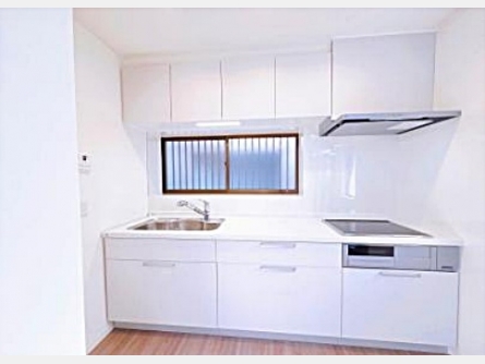 武蔵村山市岸3丁目〈中古〉JR八高線「箱根ヶ崎」駅バス停歩6分　3LDK　2025年12月リフォーム済住宅　角地　ウッドデッキテラス　商業施設充実　