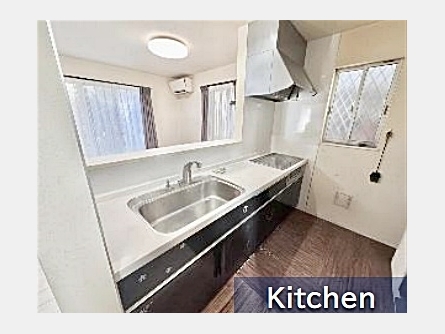 武蔵村山市三ツ藤3丁目〈中古〉西武拝島線「西武立川」駅バス11分停歩8分　4LDK　子育て世代にも最適な住環境　南向き陽当たり良好　パントリー　ロフト　各居室バルコニー　並列駐車2台可