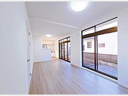 武蔵村山市岸3丁目〈中古〉JR八高線「箱根ヶ崎」駅バス停歩6分　3LDK　2025年12月リフォーム済住宅　角地　ウッドデッキテラス　商業施設充実　