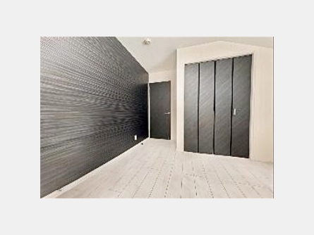 武蔵村山市三ツ藤3丁目〈中古〉西武拝島線「西武立川」駅バス11分停歩8分　4LDK　子育て世代にも最適な住環境　南向き陽当たり良好　パントリー　ロフト　各居室バルコニー　並列駐車2台可