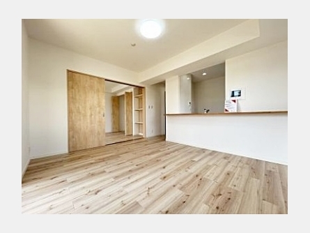 東大和市立野4丁目〈中古〉多摩モノレール「桜街道」駅徒歩2分　2025年12月リフォーム完成予定　南東角部屋で陽当たり良好　　公園・公共施設・商業施設が充実　ペットOK！